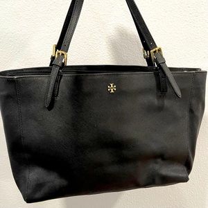 Gently used Tory Burch Bag.